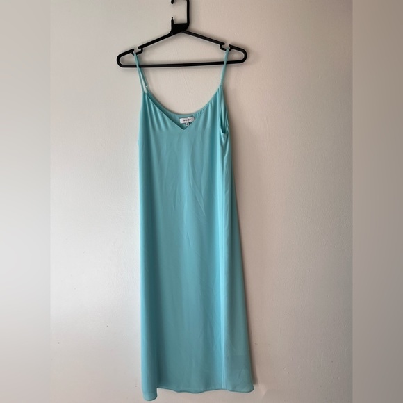 Aritzia Babaton Templeton V-Neck Pastel Blue Slip Midi Dress Size Medium - Picture 8 of 11